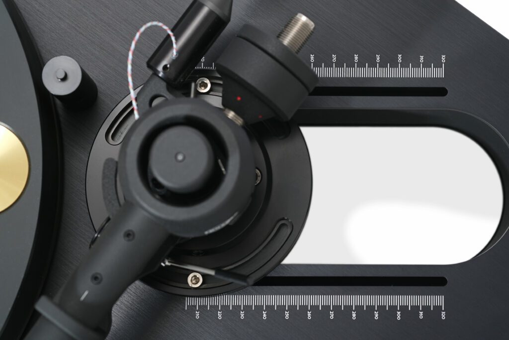 Dr Feickert Blackbird turntable