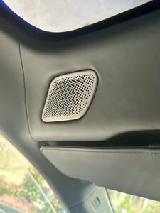Roof-mounted tweeter