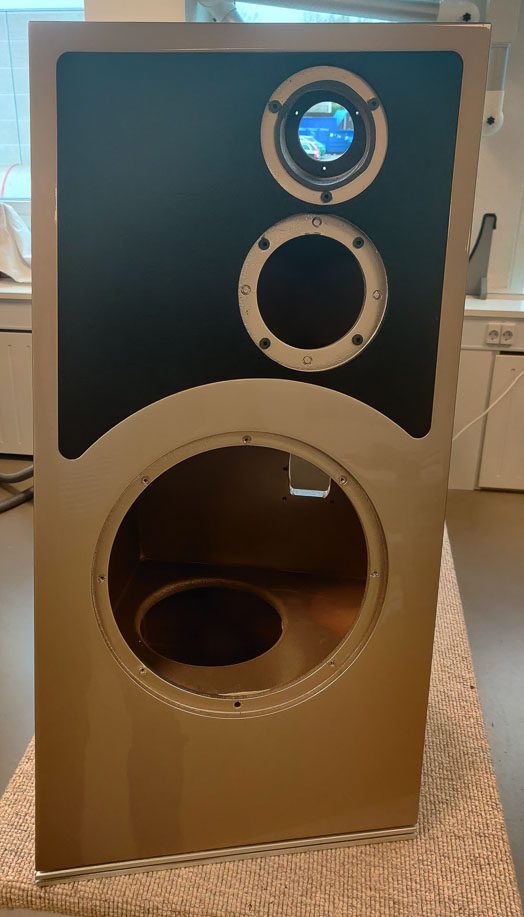 Trapeze no drivers showing no back to tweeter enclosure