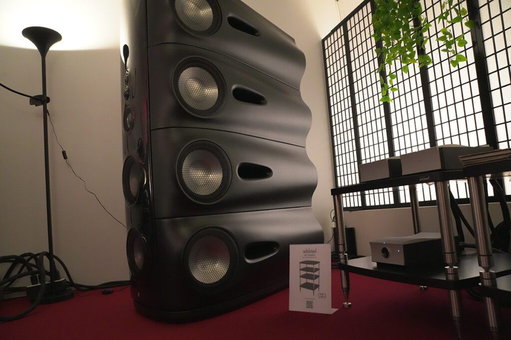 vivid moya m1