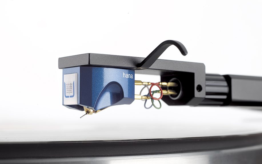 Hana Umami Blue moving coil cartridge on tone arm