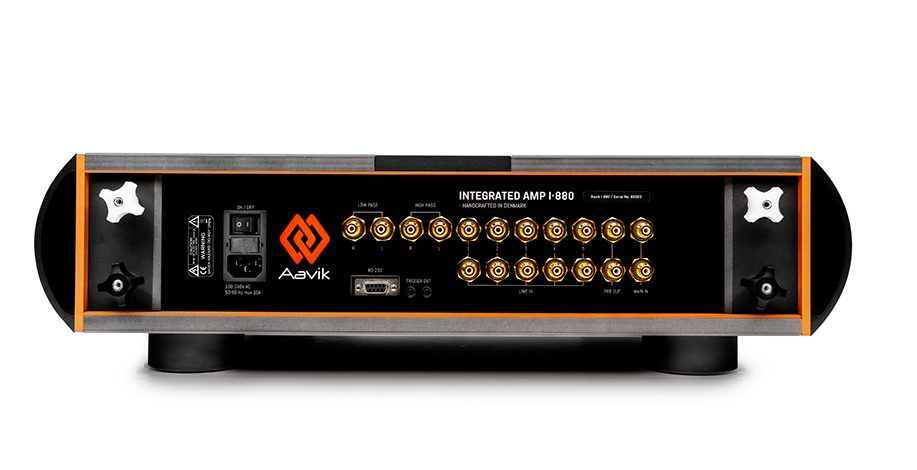 Aavik-I880-Back-LowAngle-Total