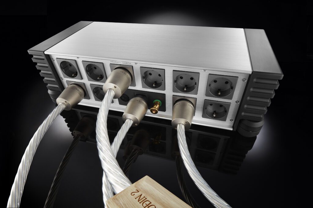 QBASE Reference EU rear