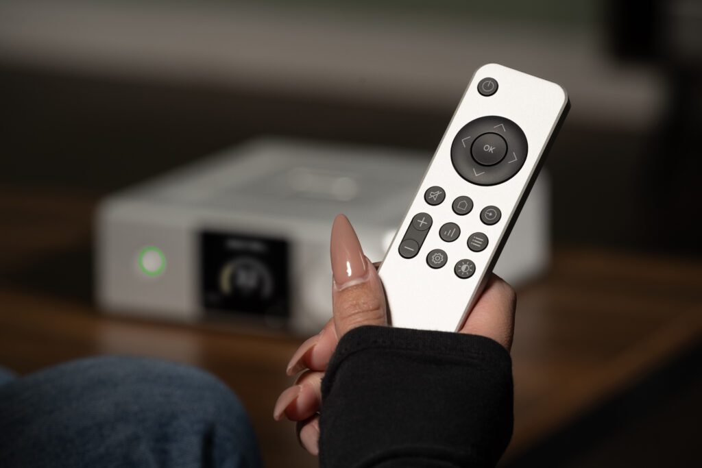 DX-5 Lifestyle_remote